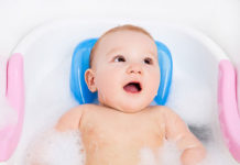 Kąpiel niemowlęcia - przydatne akcesoria