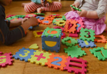 Czy zabawki edukacyjne rzeczywiście uczą