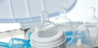 Jak skutecznie wyczyścić butelkę niemowlaka