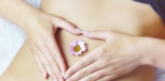 Czy można głaskać się po brzuchu w ciąży?