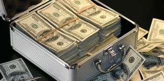 Ile zarabia junior developer?