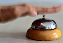 Czemu nie podnosić dziecka pod pachy?