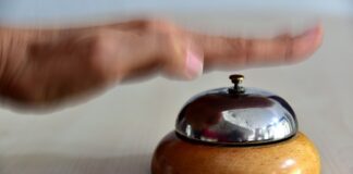 Czemu nie podnosić dziecka pod pachy?