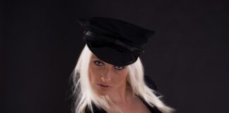 Czy niemowlę musi mieć czapkę latem?