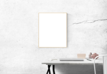 Co położyć na ścianę w salonie?