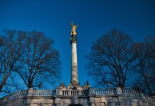 Co powiesić na ścianie w pokoju dziecka?