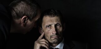 Jak powinna ubrać się chrzestny na chrzciny?