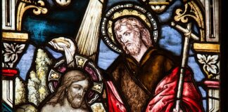 W co ubrać dziewczynkę do chrztu?