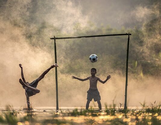 Do jakiego wieku można grać w piłkę nożną?